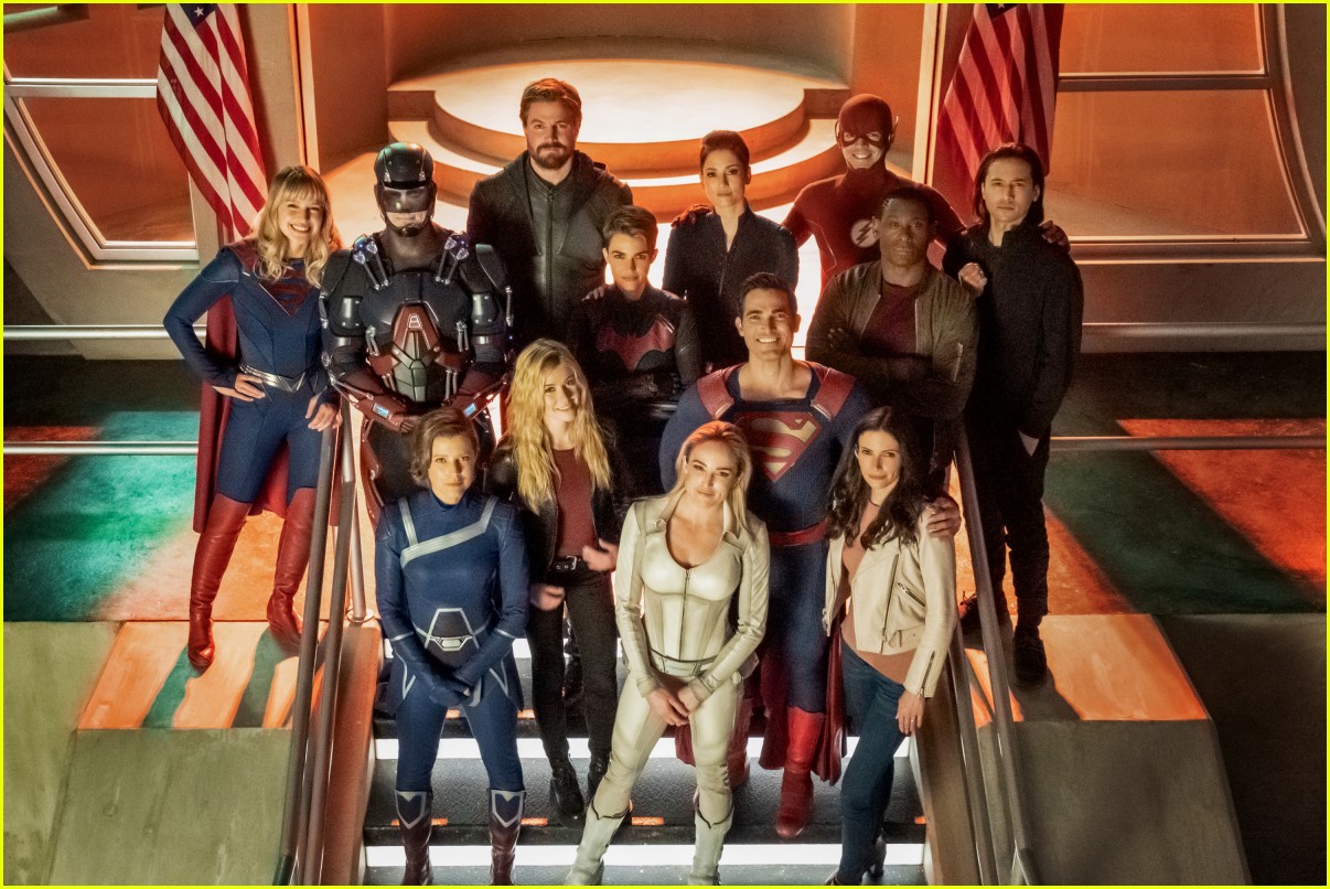 stephen amell sends his love to supergirl cast ahead of series finale 03
