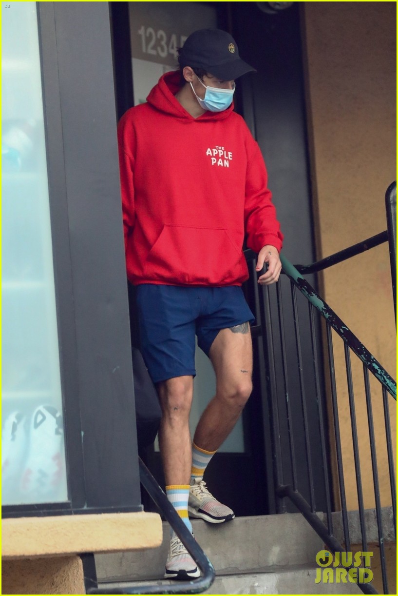 Harry leaving the gym in LA - April 17, 2023