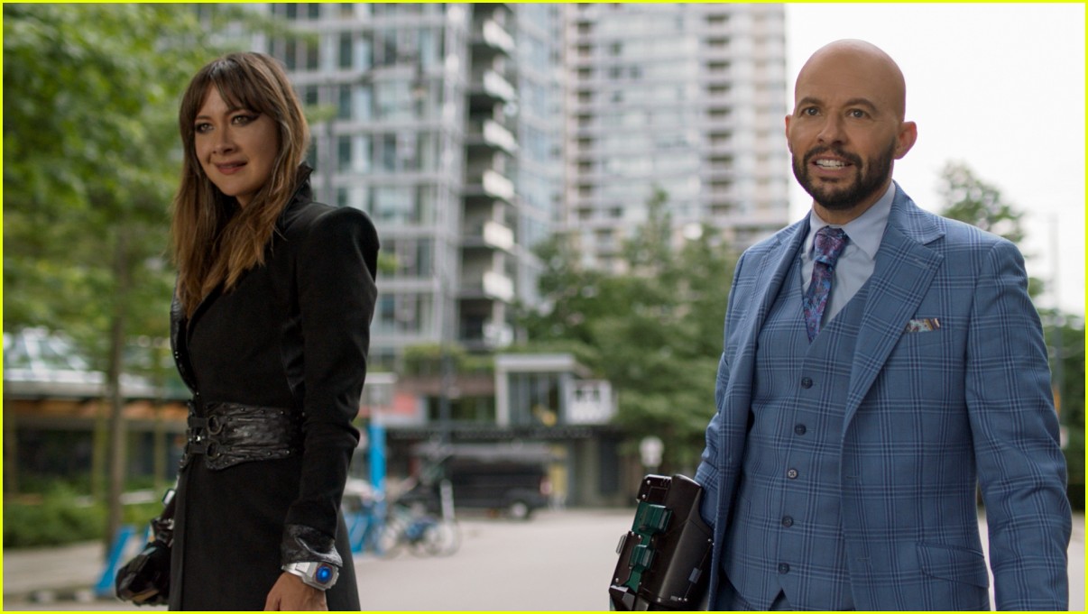 supergirl series finale brings back old friends 11