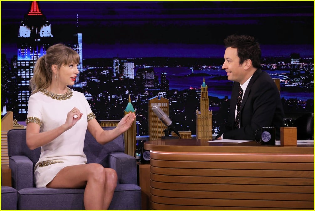 see-photos-from-taylor-swift-s-fallon-meyers-interviews-photo