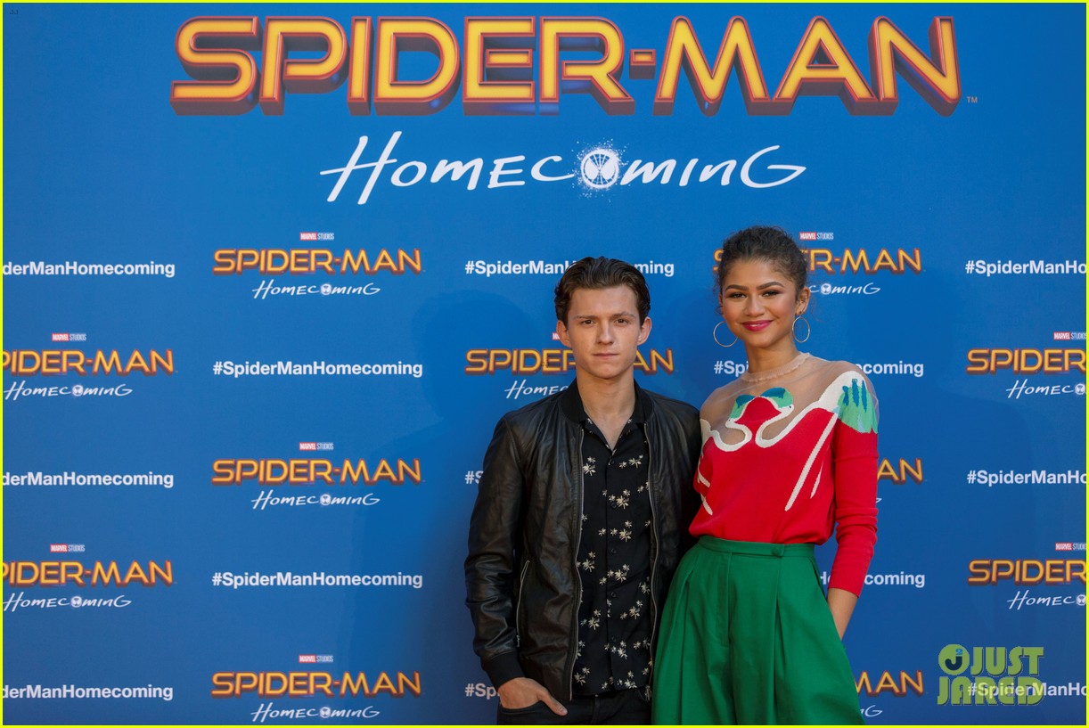 tom holland opens up about those zendaya kissing photos 01