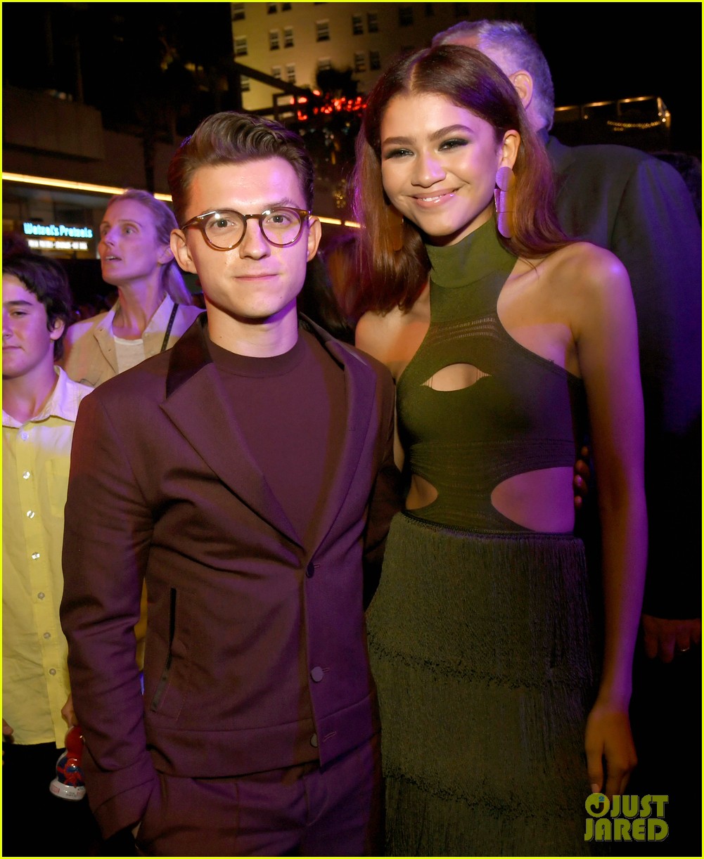 tom holland opens up about those zendaya kissing photos 02