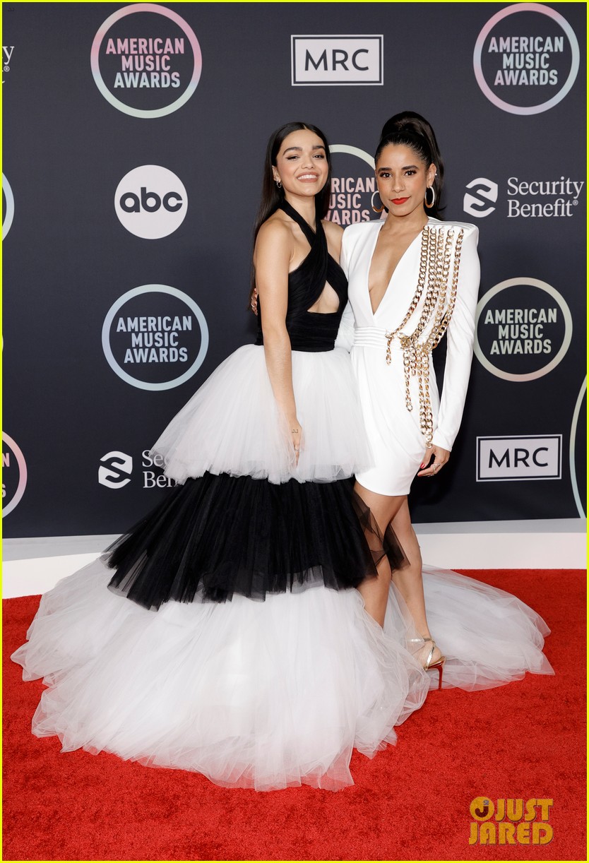 rachel zegler american music awards 2021 02