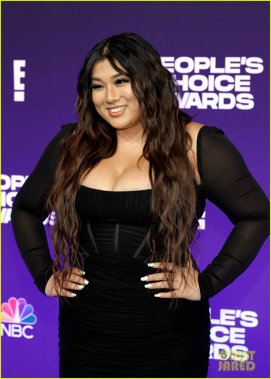 Addison Rae Wears a Beaded Choker at People's Choice Awards 2021