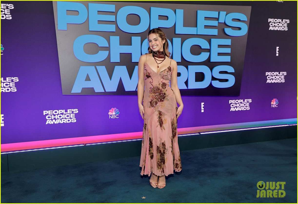 Full Sized Photo of addison rae wears stacked choker at peoples choice