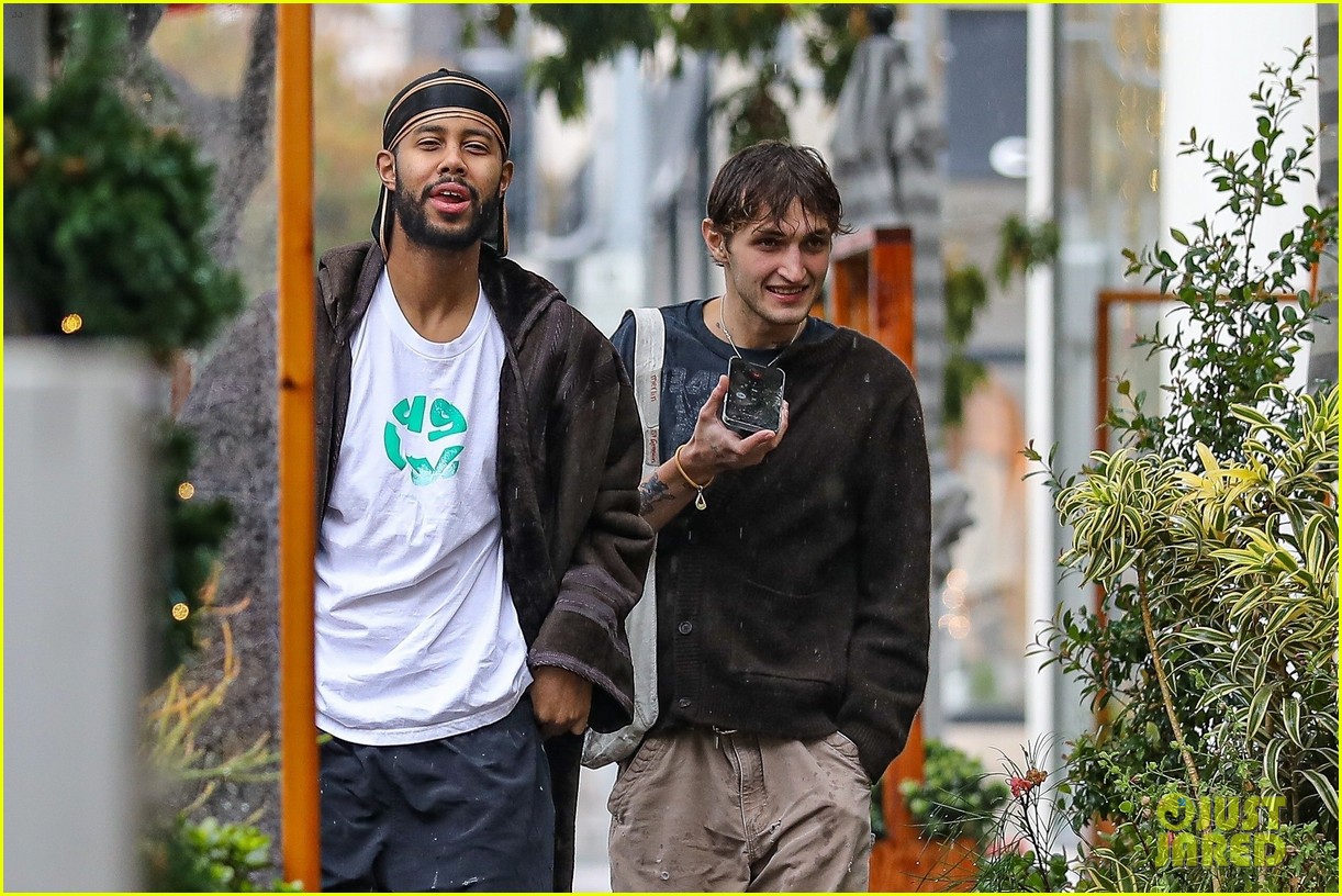 anwar hadid hangs out in nyc dua lipa taking a break 01