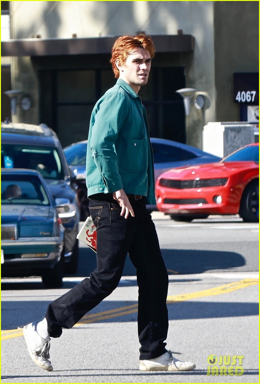 kj apa coffee outing on new years eve 48