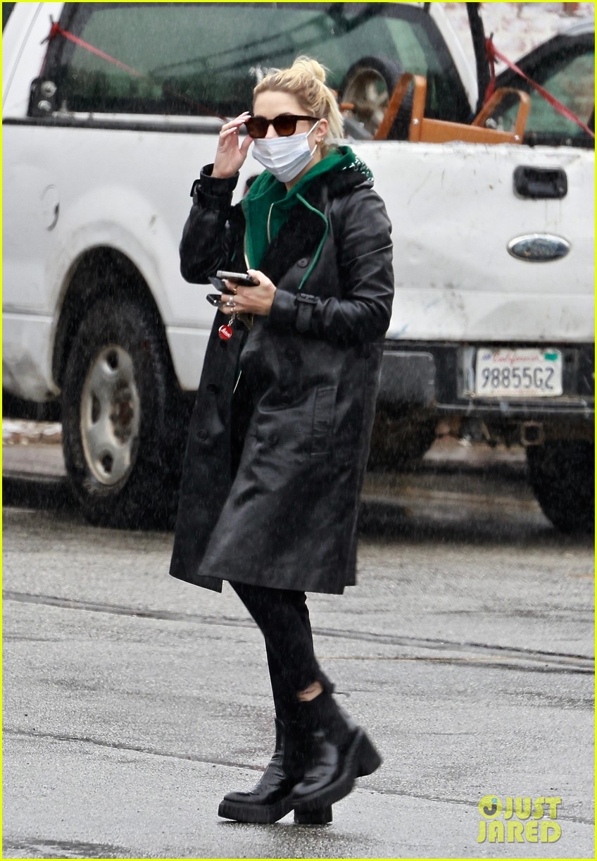 ashley benson g eazy car 32