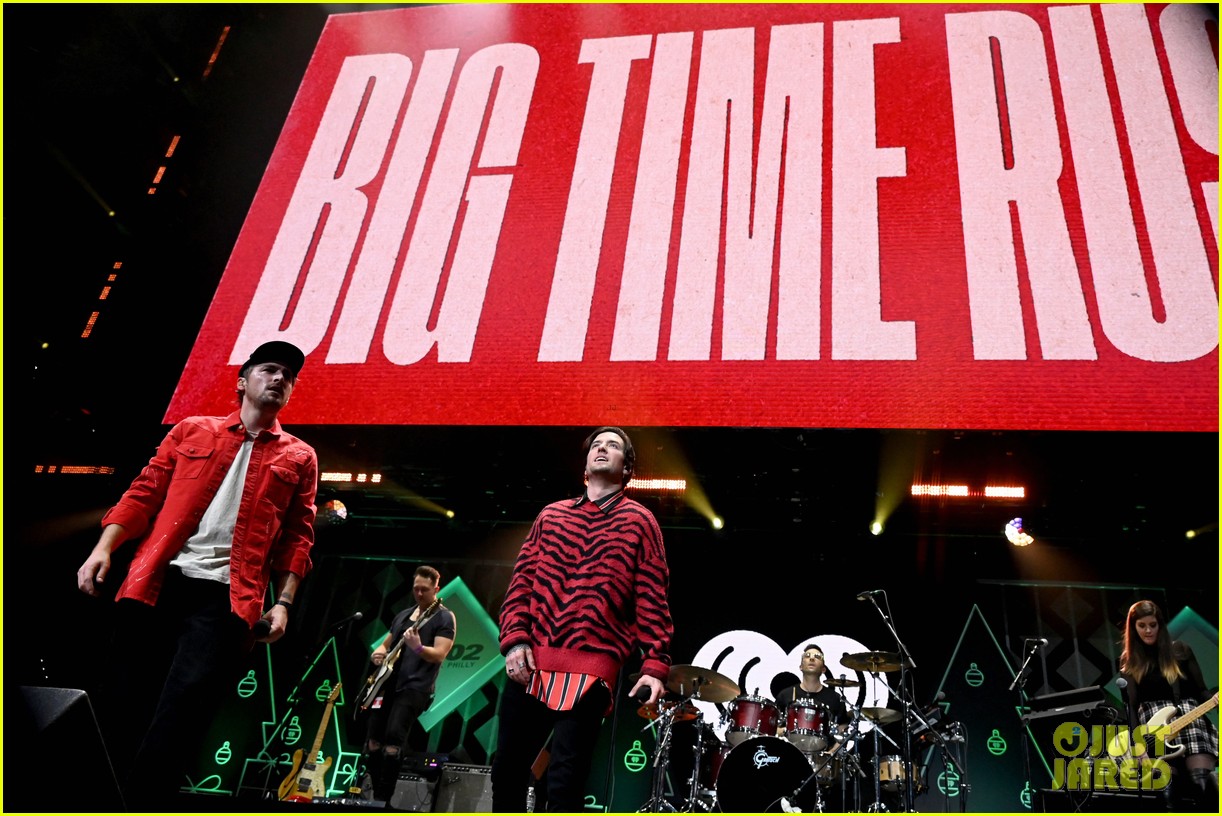 big time rush hit the stage for first show together in years at jingle ball 07