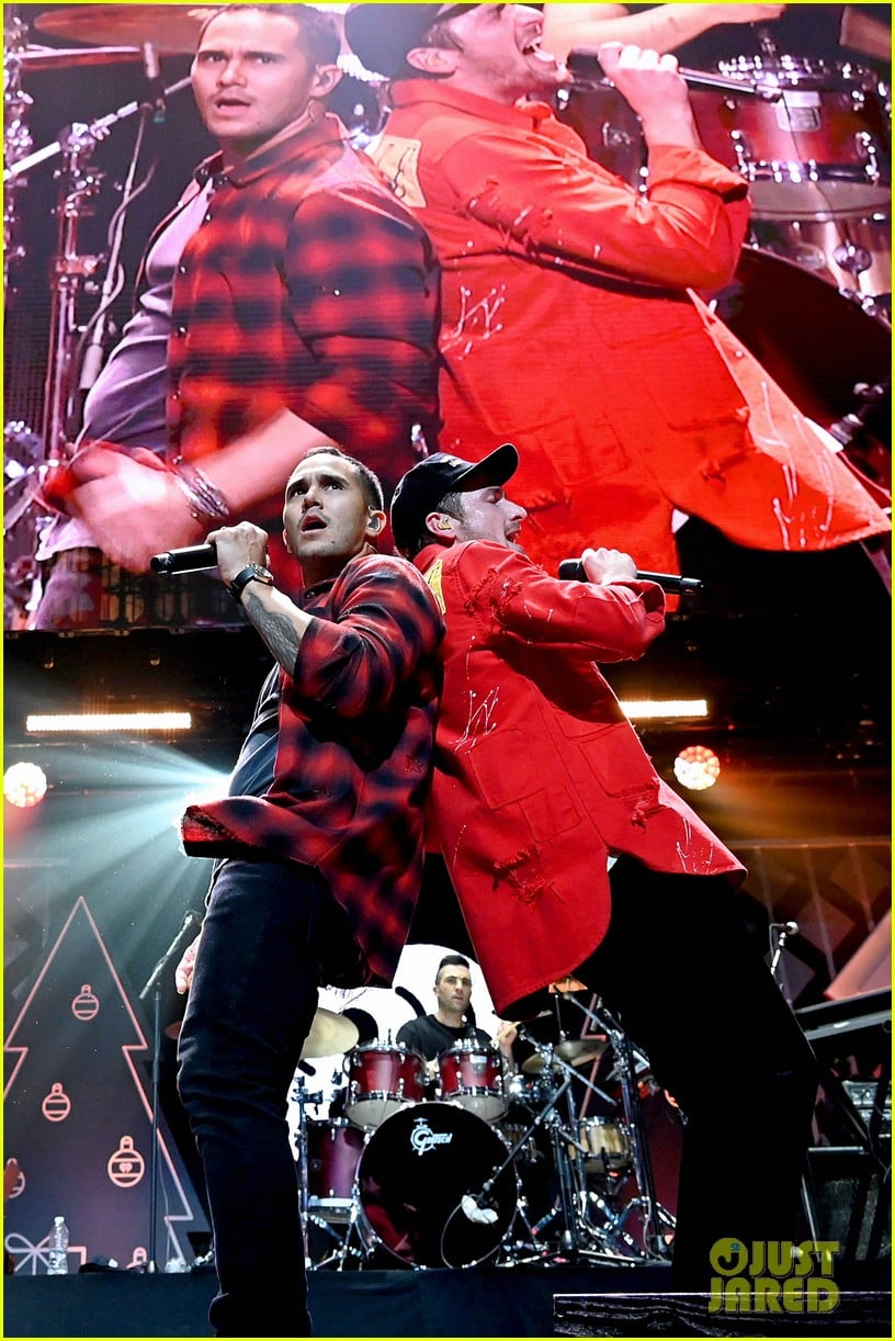 big time rush hit the stage for first show together in years at jingle ball 09