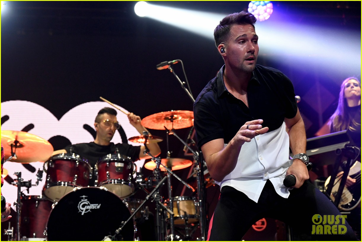 big time rush hit the stage for first show together in years at jingle ball 10