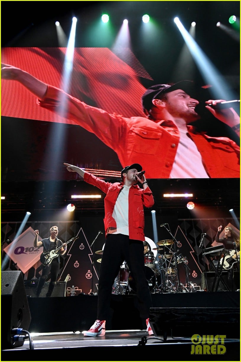 big time rush hit the stage for first show together in years at jingle ball 11