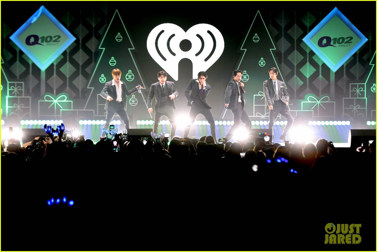 Full Sized Photo of big time rush hit the stage for first show together