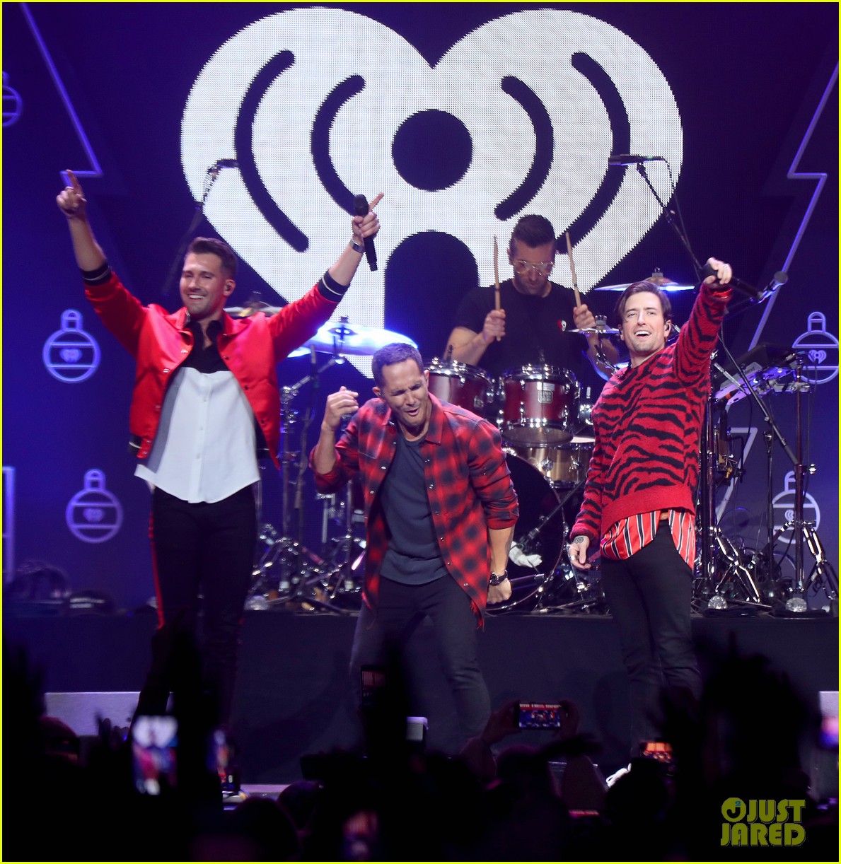 big time rush hit the stage for first show together in years at jingle ball 31