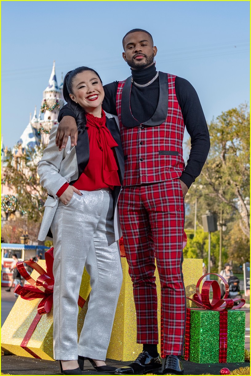 whos hosting performing at disney parks magical christmas day parade 03