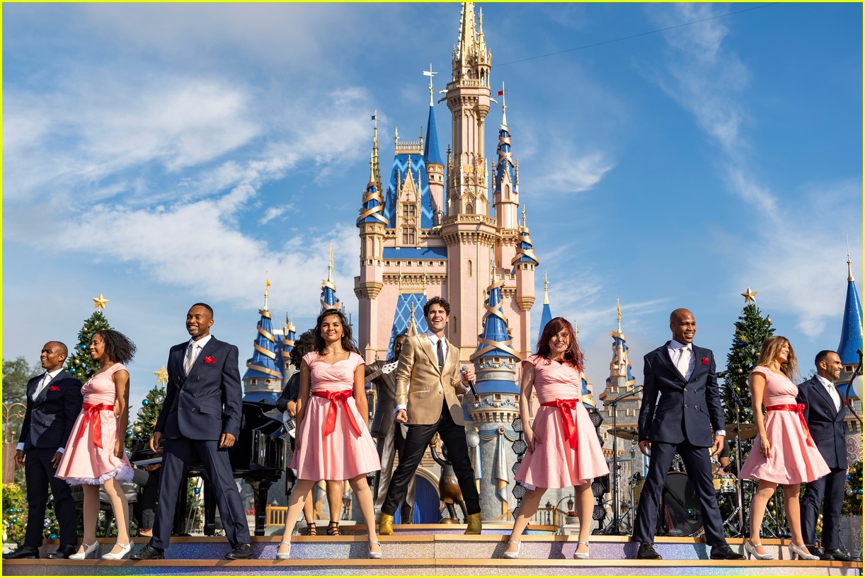 Who Is Hosting & Performing On The 'Disney Parks Magical Christmas Day