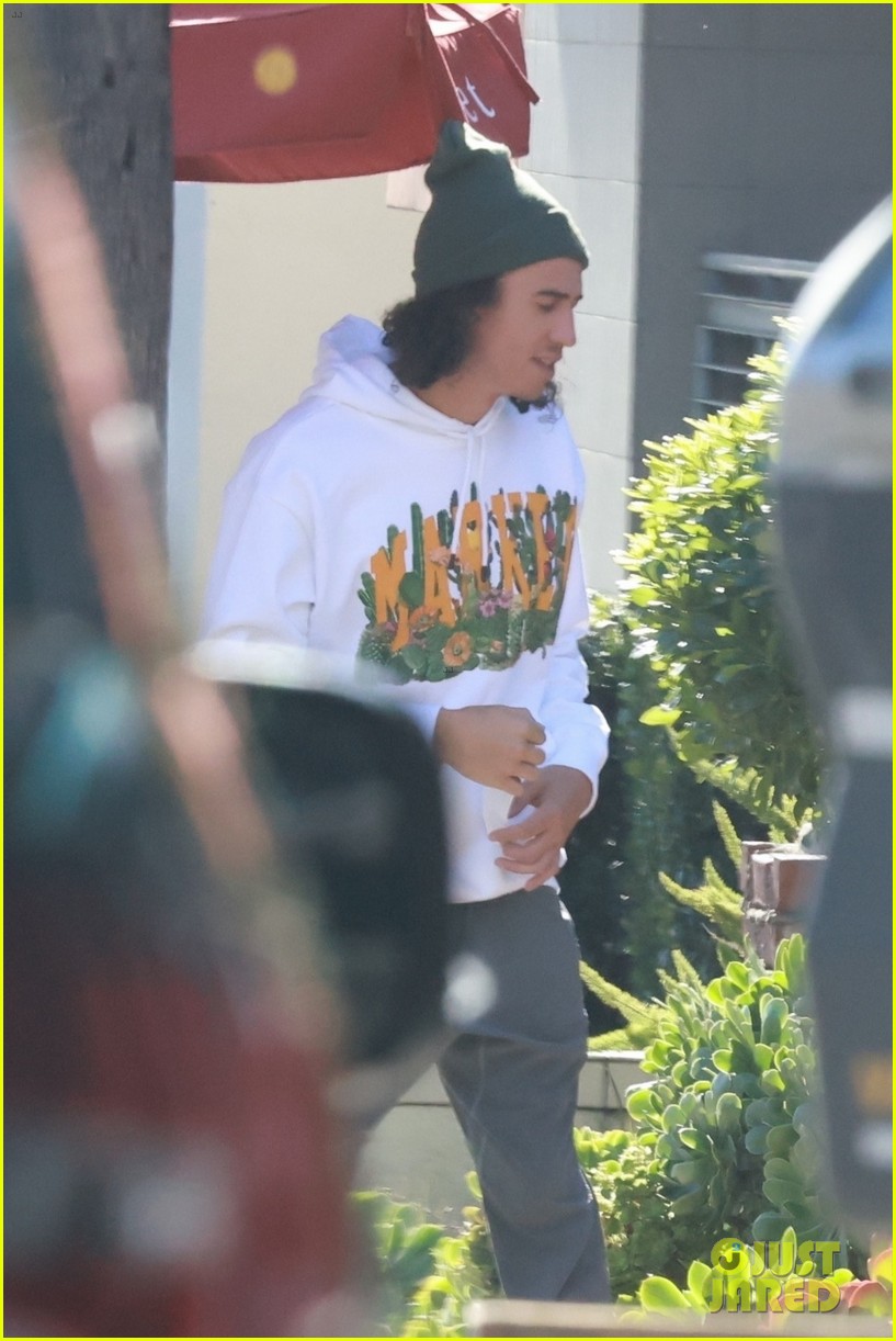 vanessa hudgens cole tucker meet up with friends for post christmas lunch 12