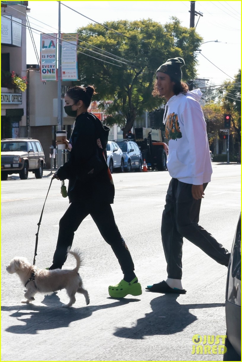 vanessa hudgens cole tucker meet up with friends for post christmas lunch 13