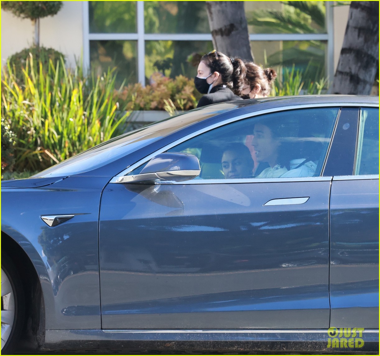 vanessa hudgens cole tucker meet up with friends for post christmas lunch 17