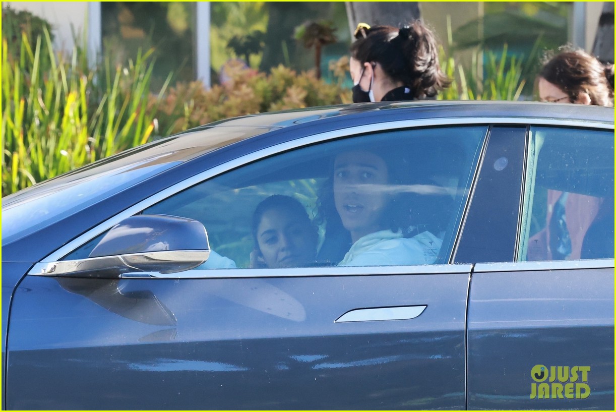 vanessa hudgens cole tucker meet up with friends for post christmas lunch 18