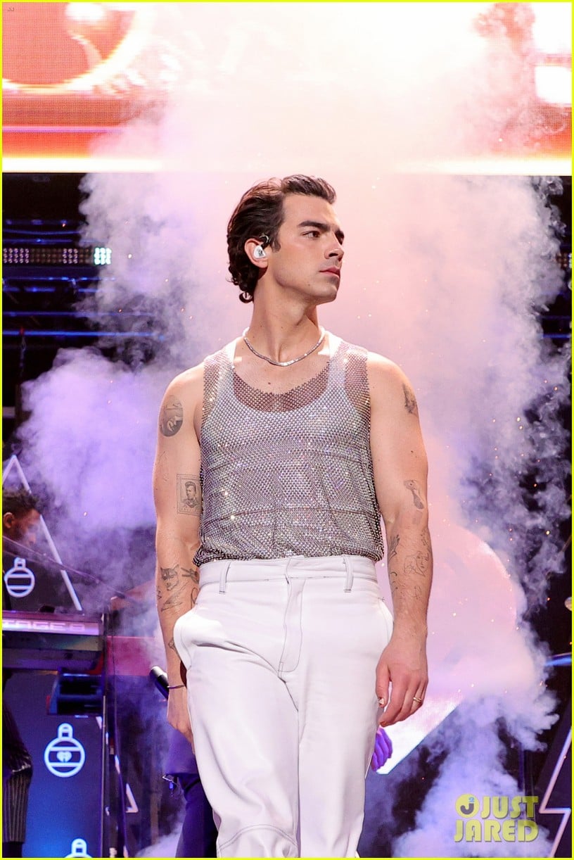 Full Sized Photo of joe jonas debuts new solo single go it alone from