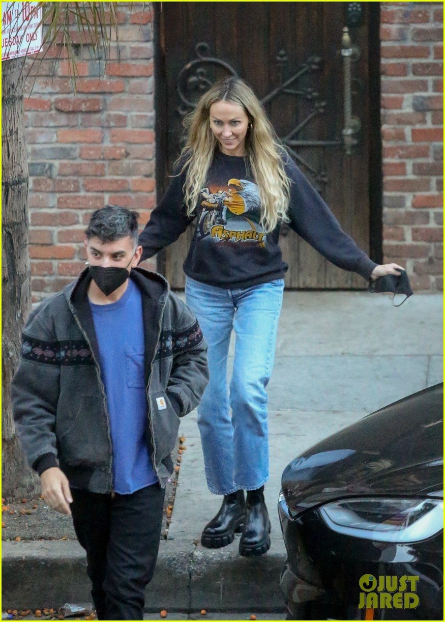 miley cyrus pete davidson film a video 19