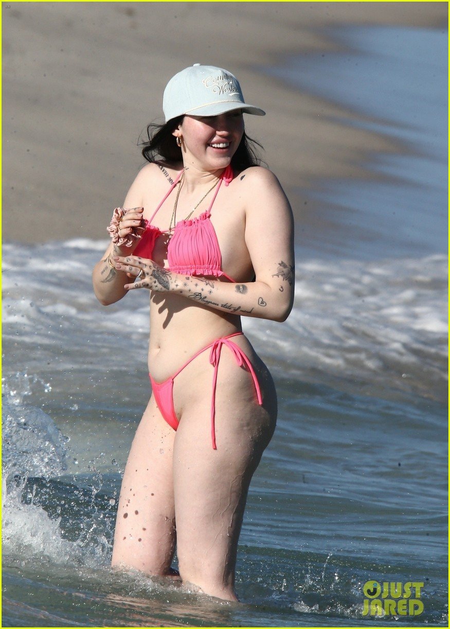noah cyrus rocks pink bikini for day at the beach 02