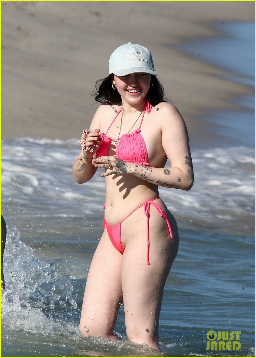 noah cyrus rocks pink bikini for day at the beach 08