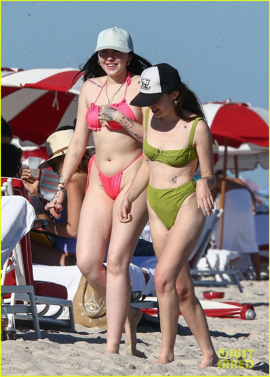 Noah cyrus bikini