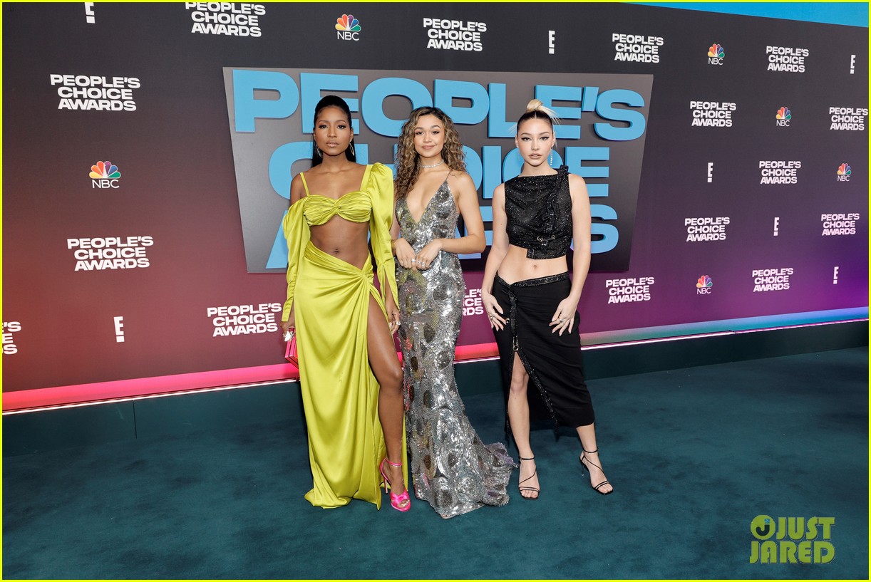 'Outer Banks' Cast Attend People's Choice Awards 2021 After Season 3