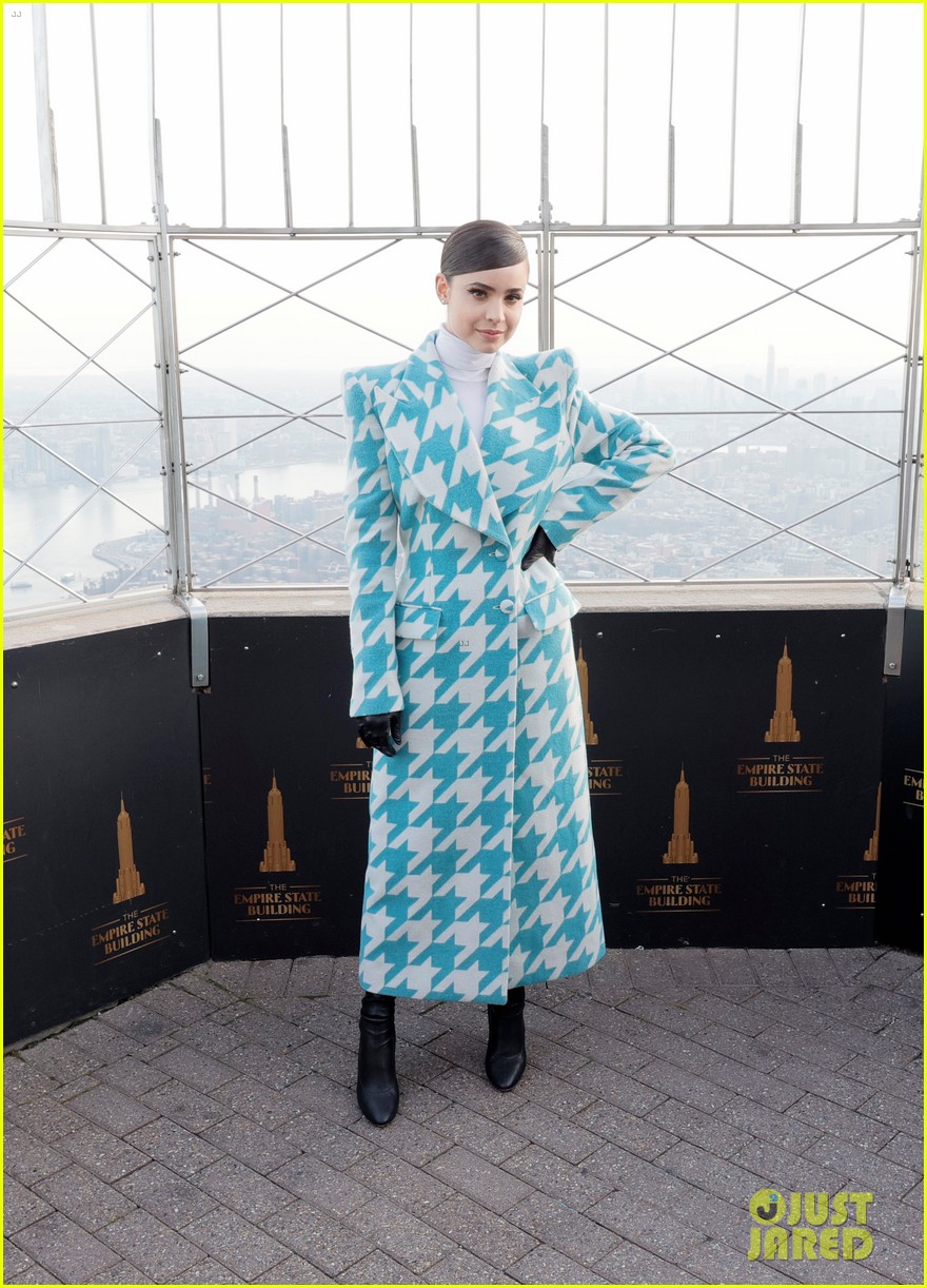 sofia carson lights the empire state building unicef blue 04