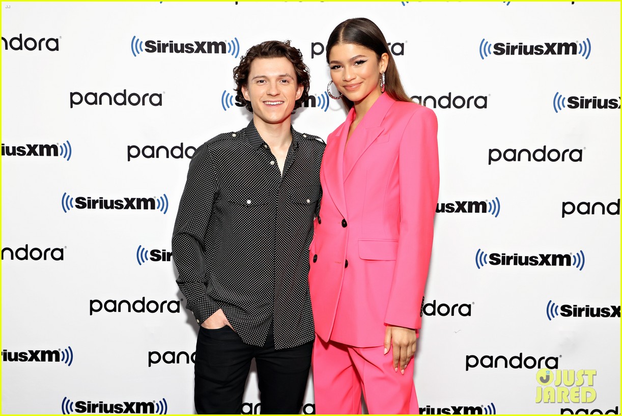 spider man producer told tom holland zendaya not to fall for each other 03