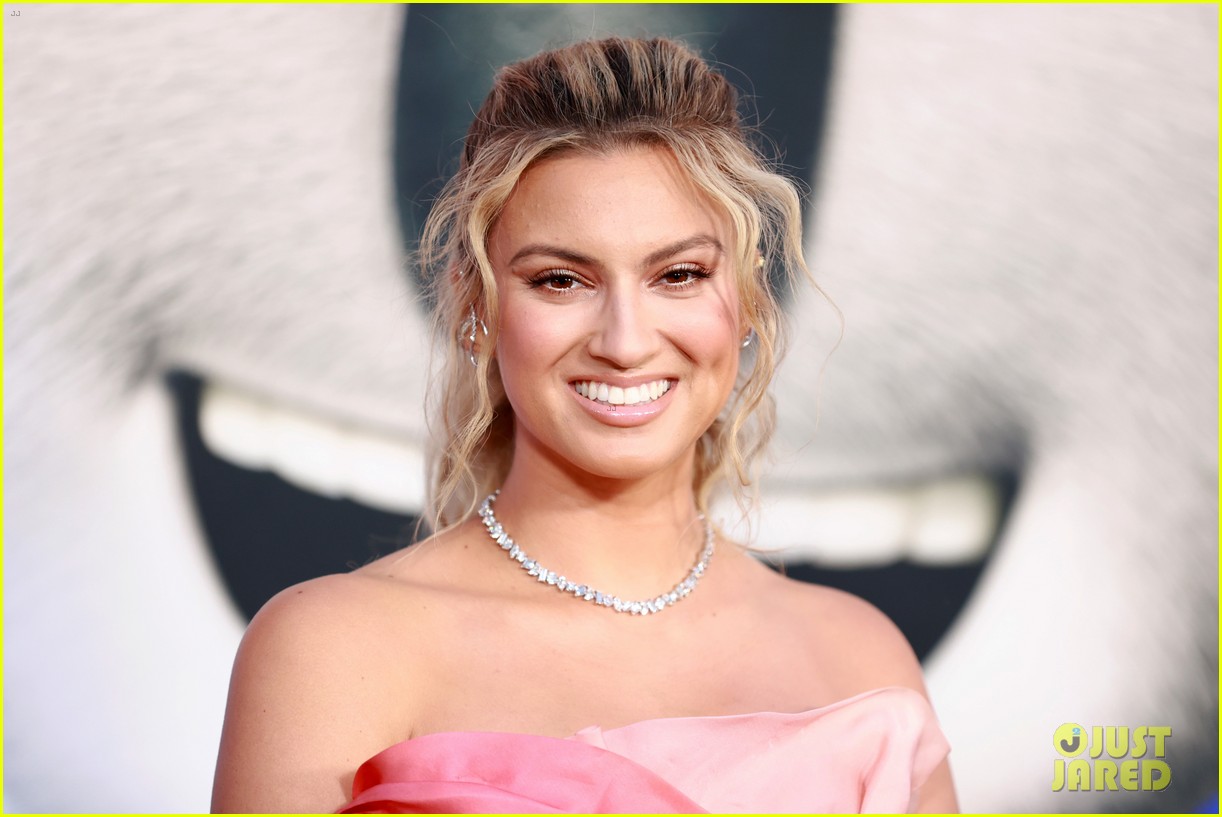 tori kelly halsey more attend sing 2 premiere 21