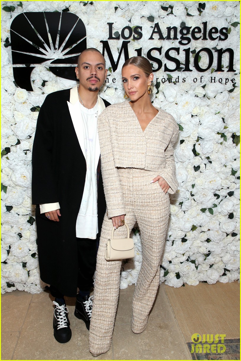 vanessa hudgens meets up with jenna dewan moore at la mission fundraiser 05