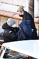 dakota fanning explores venice with friends 04