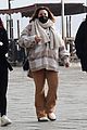 dakota fanning explores venice with friends 08
