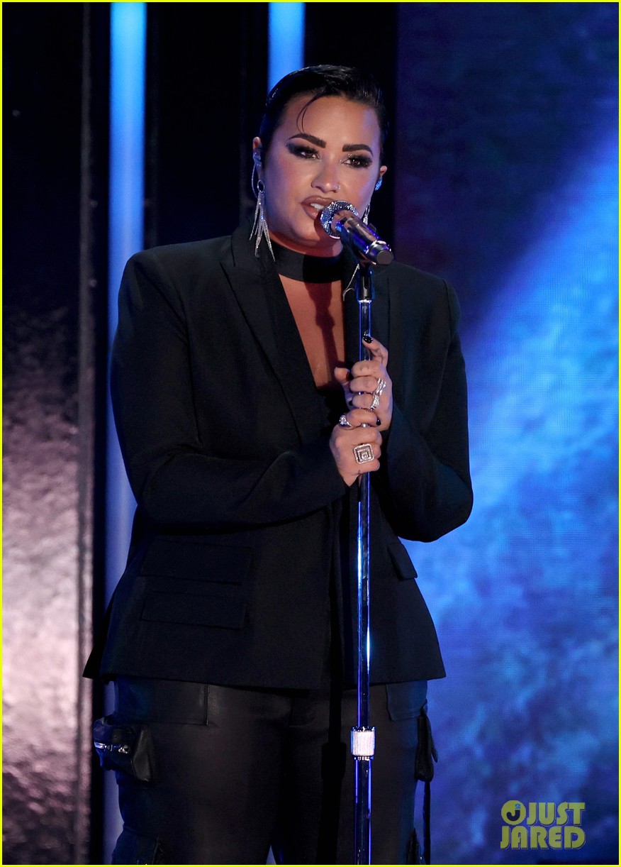 demi lovato completes rehab stint 05