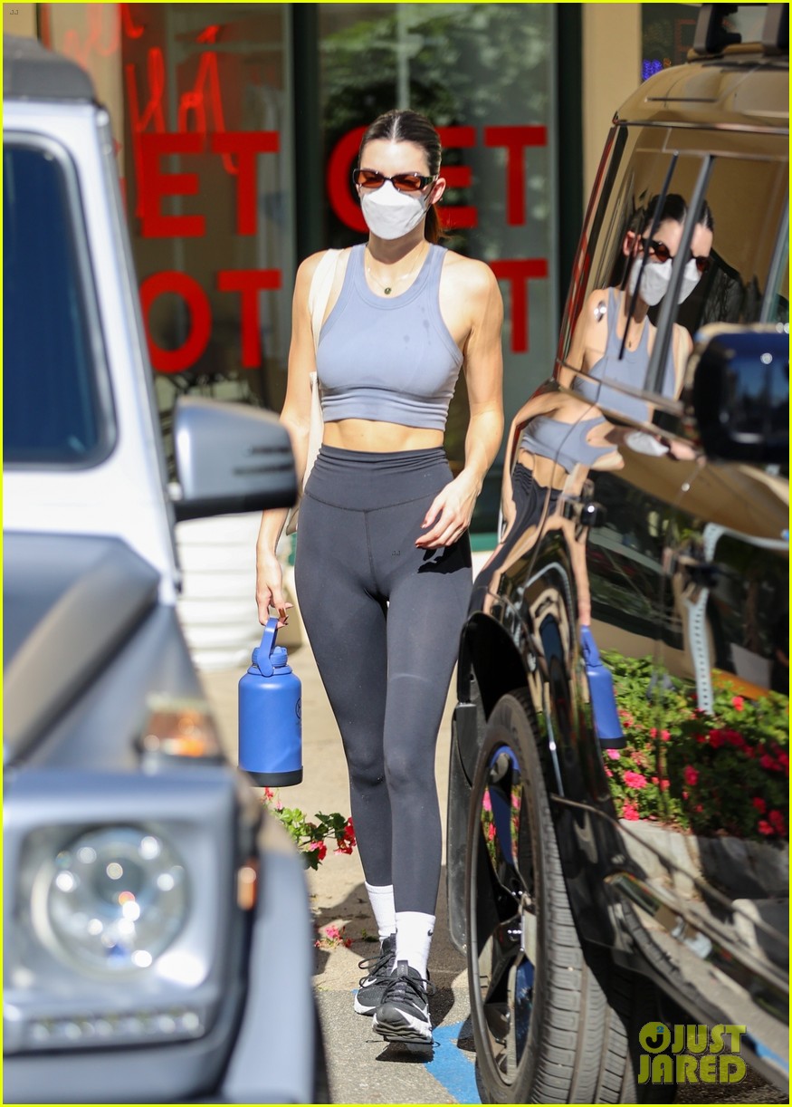 kendall jenner hailey bieber show off it physiques leaving pilates class 06
