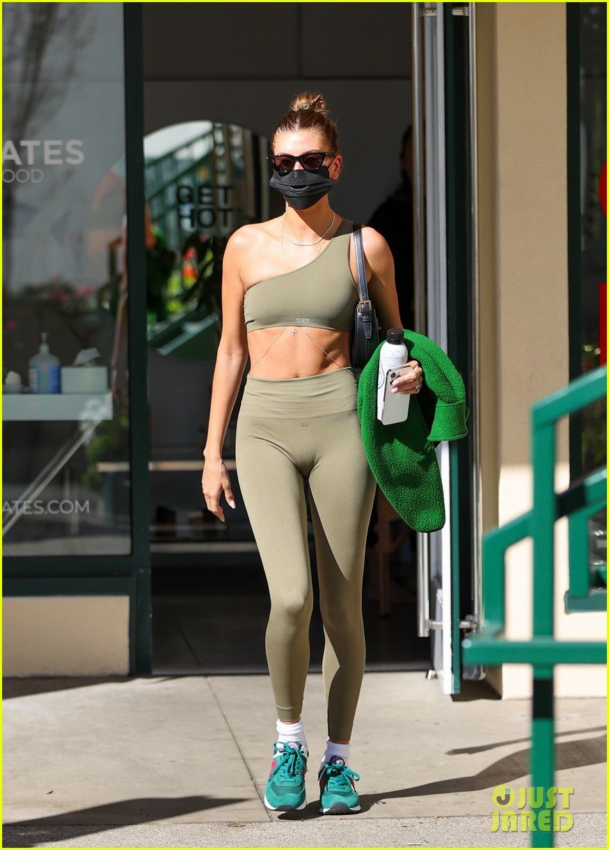 kendall jenner hailey bieber show off it physiques leaving pilates class 14