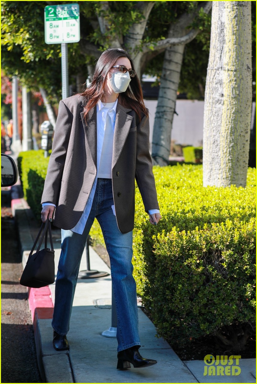 Full Sized Photo of kendall jenner business chic films hulu show 22