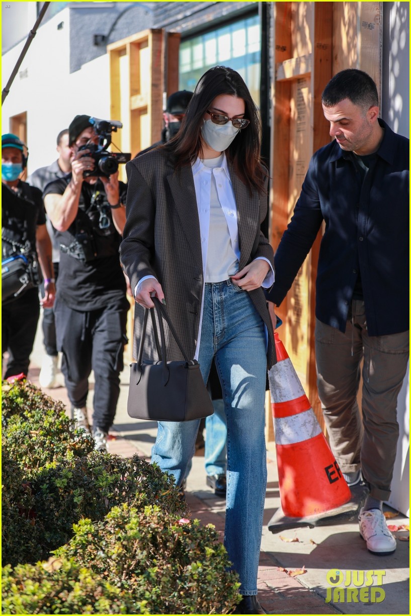 Kendall Jenner Shops Around For A New Office in LA | Photo 1334910 ...