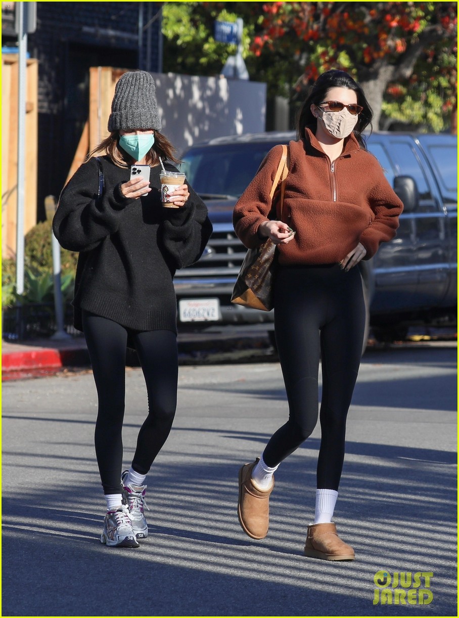 01/17/2023.Hailey Bieber with Kendall Jenner attends a hot Pilates class in  Los Angeles, California, January 17, 2022 @haileybieber…