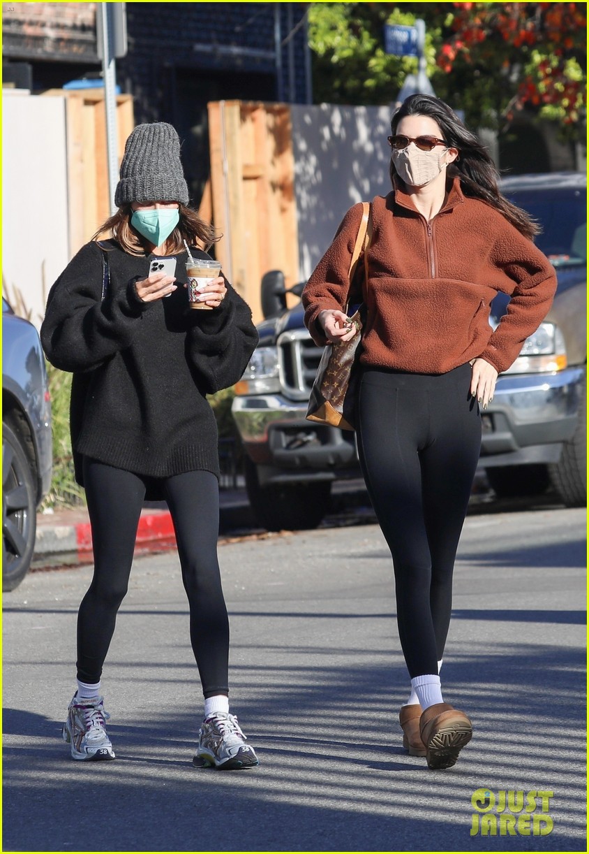 01/17/2023.Hailey Bieber with Kendall Jenner attends a hot Pilates class in  Los Angeles, California, January 17, 2022 @haileybieber…