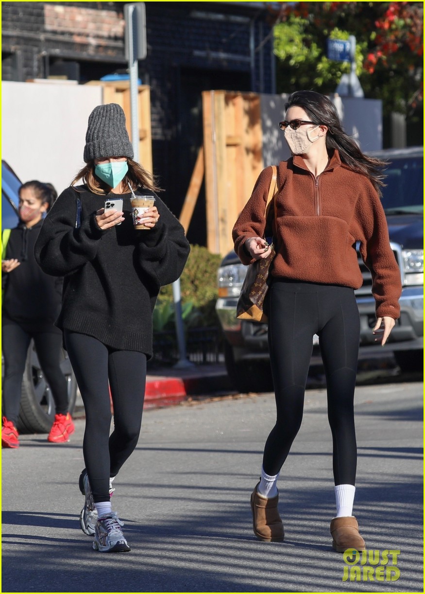 Kendall Jenner Joins Hailey Bieber for a Pilates Class to Start 2022 ...