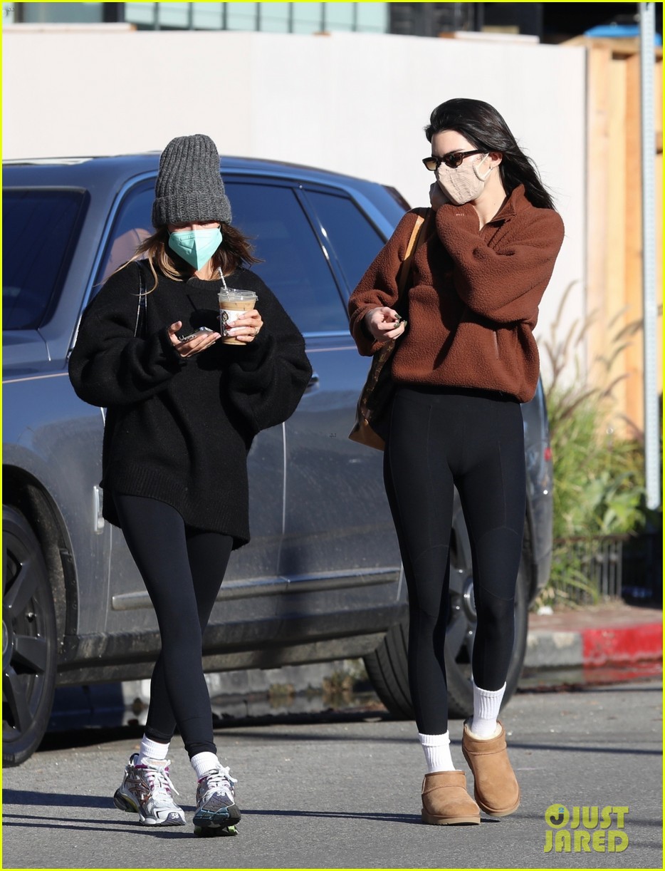 10/10/2022,Hailey Bieber was spotted stepping out with best friend Kendall  Jenner on Monday morning for a Pilates class in Los Angeles, …