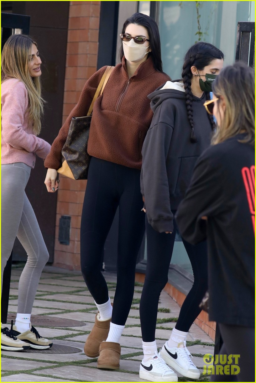 Kendall Jenner Joins Hailey Bieber for a Pilates Class to Start 2022 ...