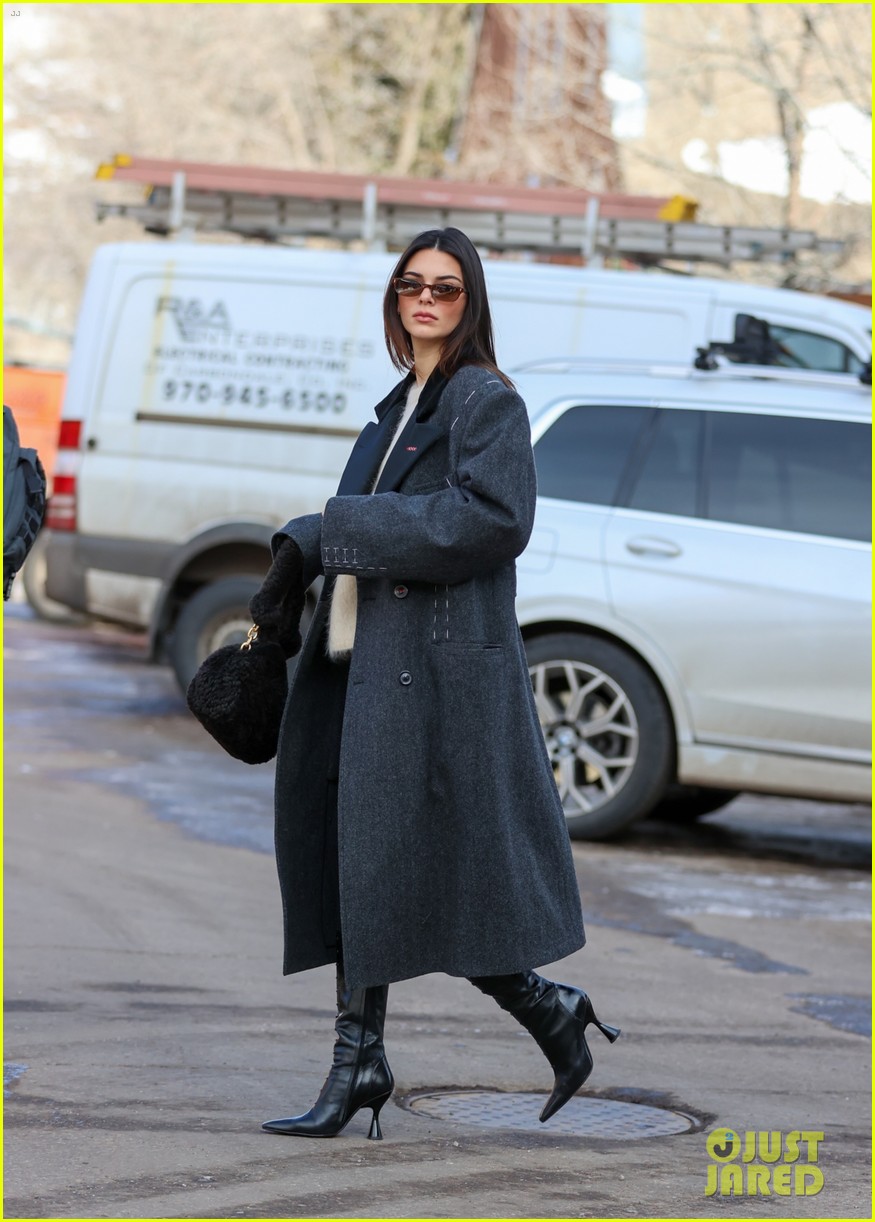 Kendall Jenner Shows Off Her Winter Style During a Shopping Trip in ...