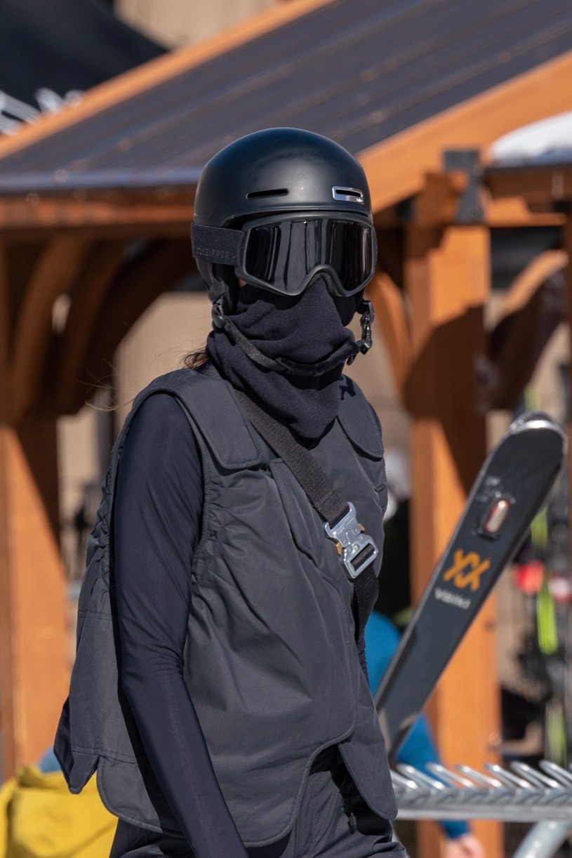 kendall jenner hits slopes ski getaway friends 02