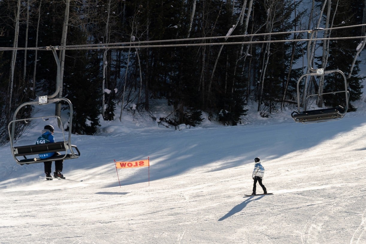 kendall jenner hits slopes ski getaway friends 06