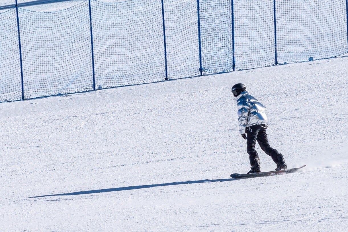 kendall jenner hits slopes ski getaway friends 07